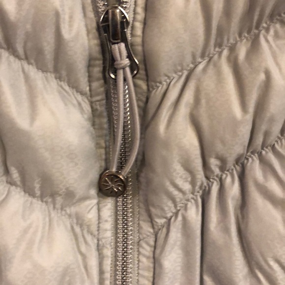 Athleta Downalicious down puffer vest - Picture 3 of 6